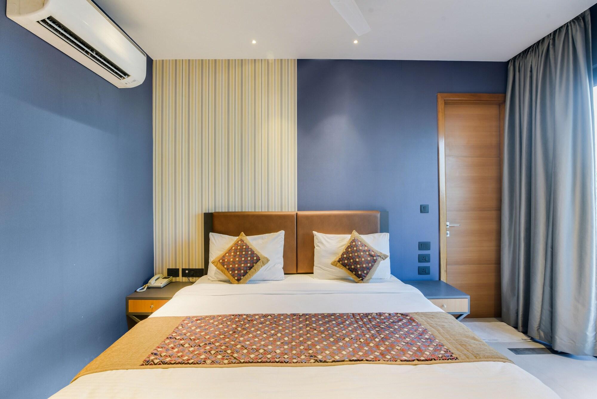 Hotel Bluestone Nehru Place By The Cosy Hotels New Delhi Exterior photo